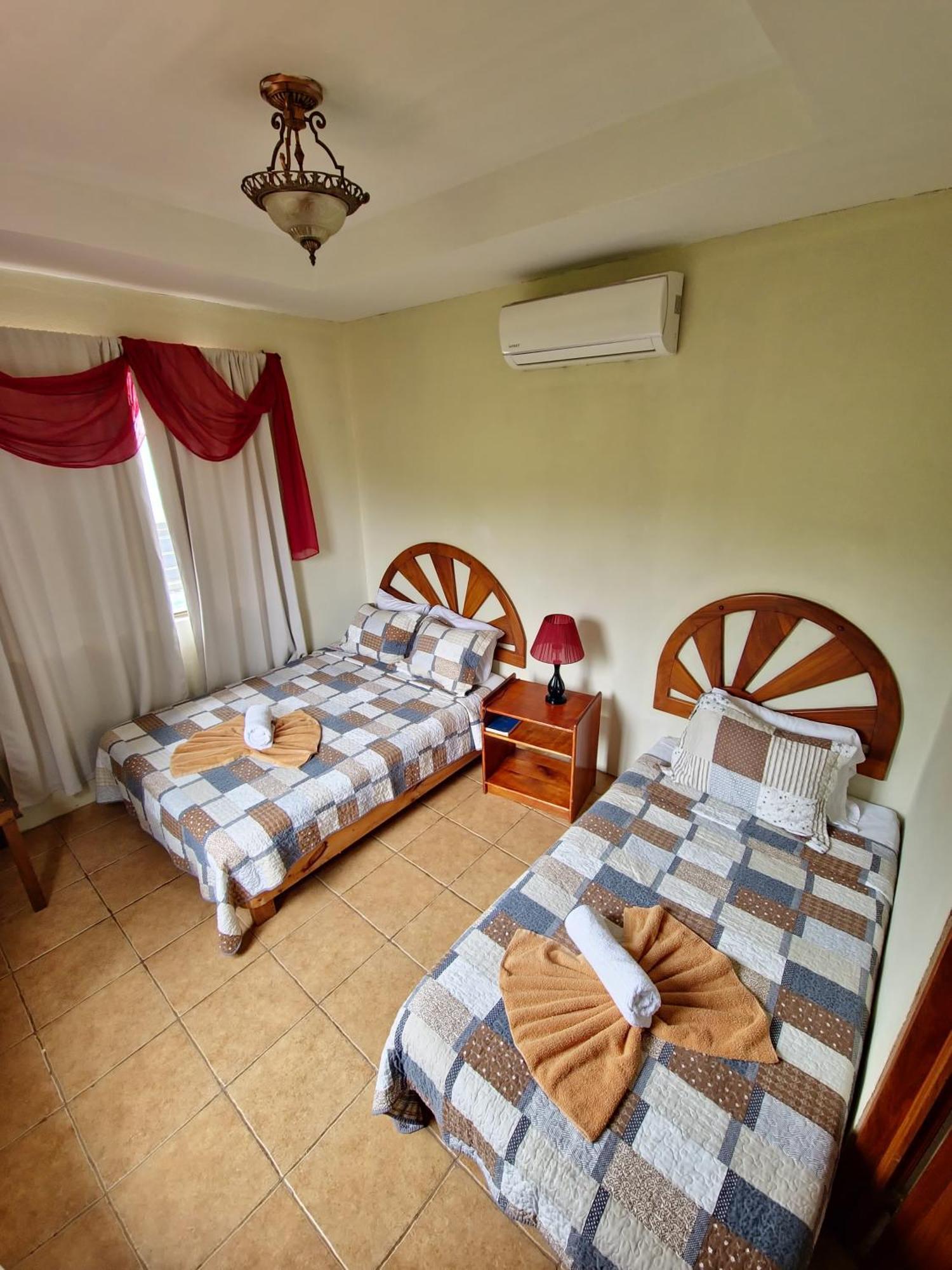 Diuwak Hotel Dominical Eksteriør billede